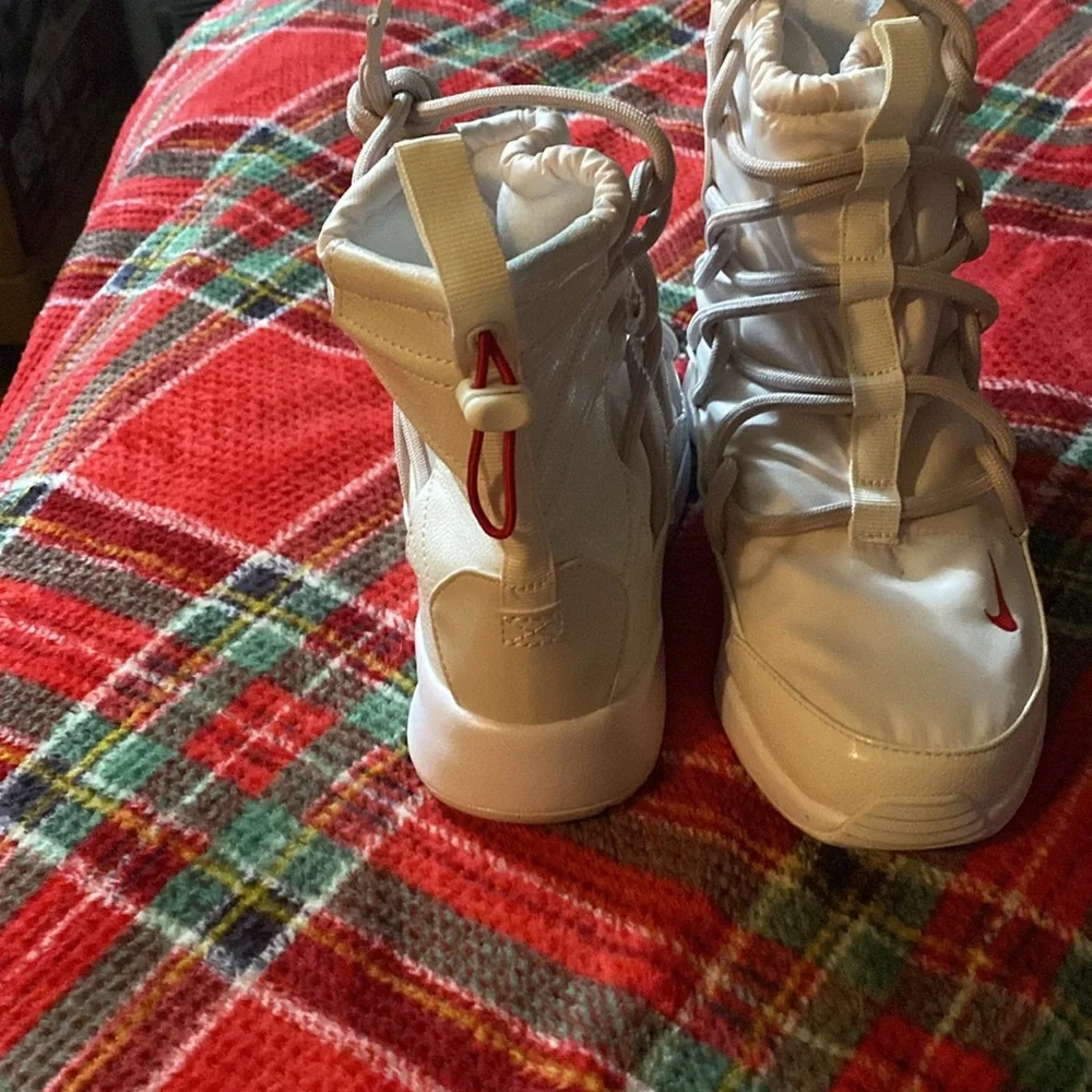 NIKE BOOTS